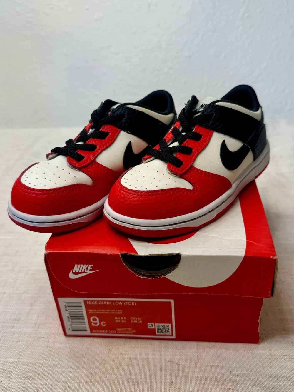 Nike Kids Dunk Low in Red, White & Black EUC